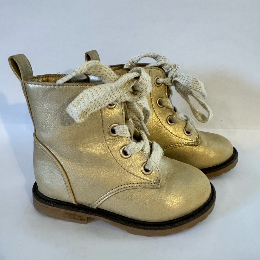 Gold cat&jack toddler boots size 6